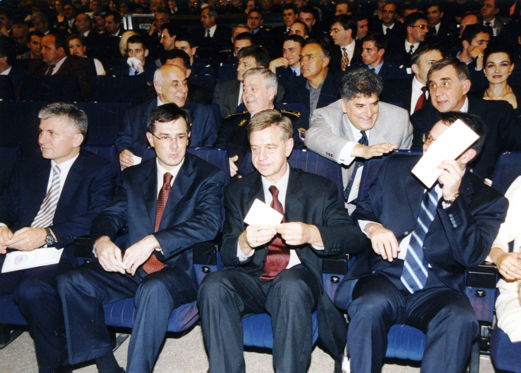 Poslava MUP-a Srbije, Premijer Zoran Đinđić, direktor BIA-e Goran Petrović, Predsednik Skupštine Dragan Maršićanin, potpredsednik Vlade Srbije Nebojša Čović