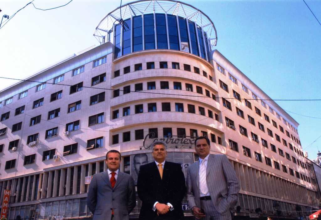 Tahir Hasanovic sa Dejanom Pavlovicem i Draganom Peicem, zgrada Centrotekstila